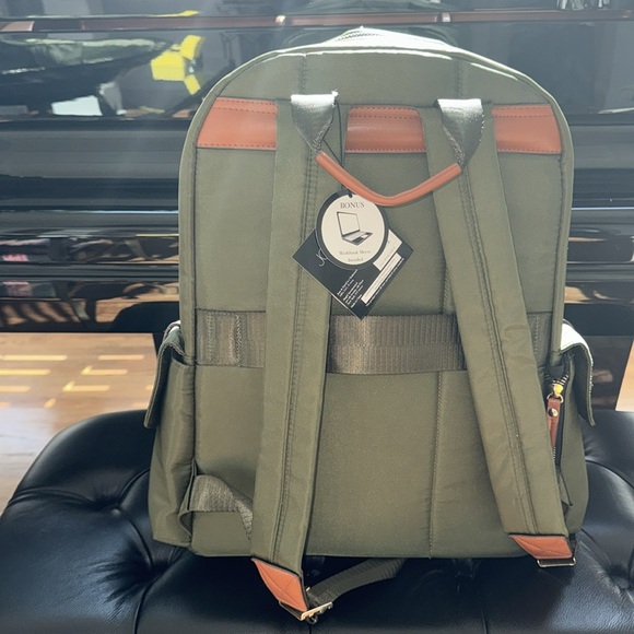 NEW🧑🏼‍🎄🔥 JOAN&DAVID. The Eileen Excursion Nylon Collection 18” Backpack - Picture 3 of 12